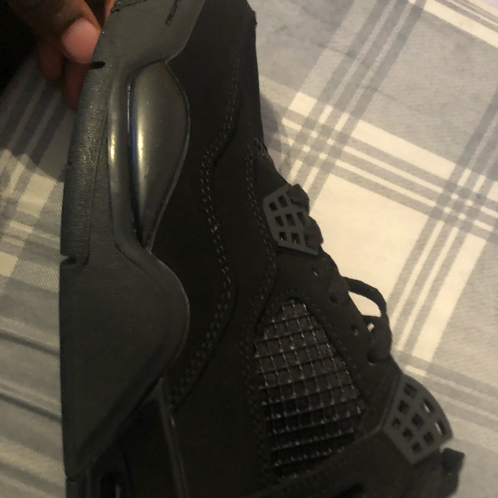 Black Cat 4s